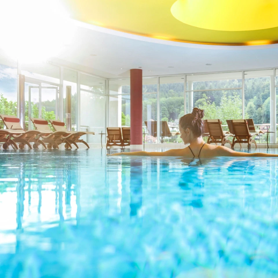 3 Tage Kurzreise Bad Herrenalb Schwarzwald | 4*S Hotelgutschein ÜF 2P Wellness - Bild 1 von 4
