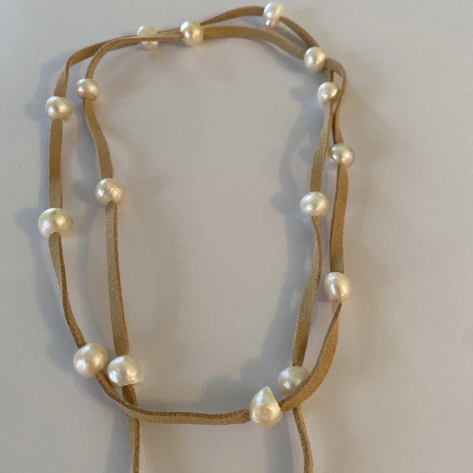 "Collar/cinturón de perlas barrocas de agua dulce con cordón de cuero gamuza tostado de 49"" versátil" Foto 2 de 4