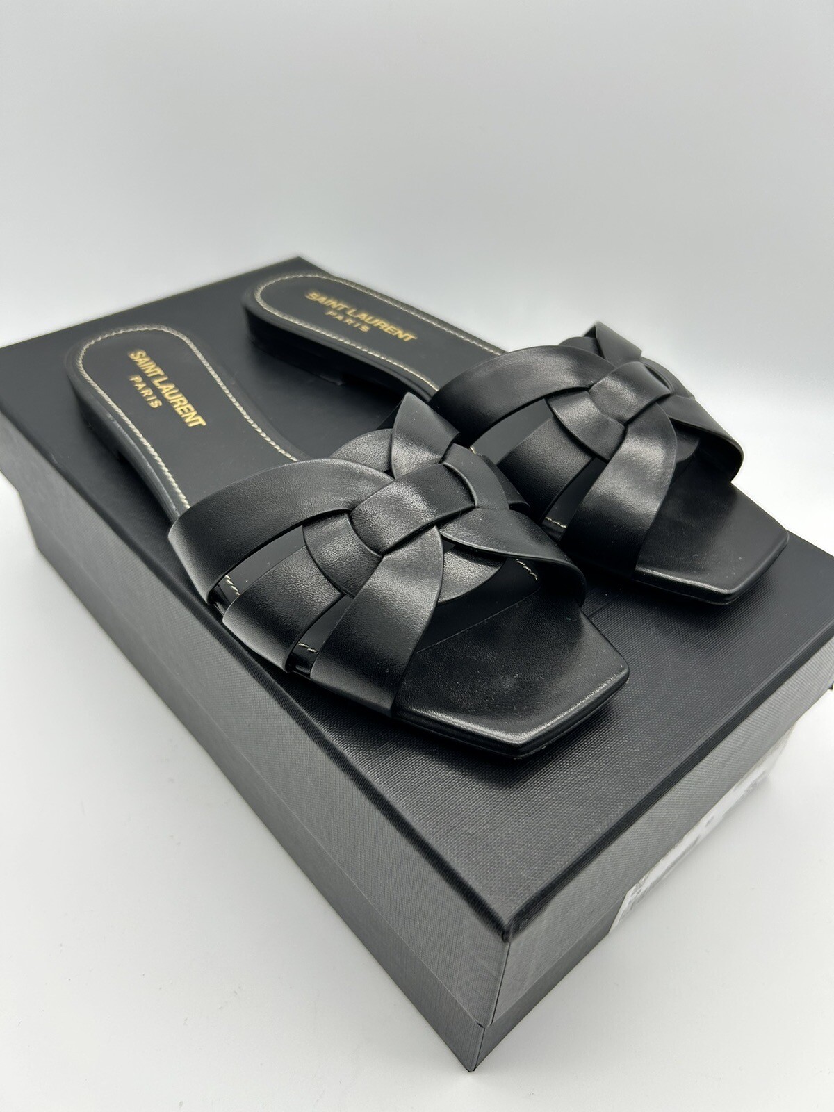 Saint Laurent YSL Tribute Sandalo piatto con slide in pelle nero 37