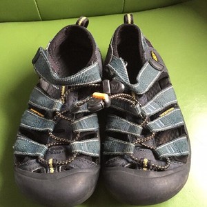 keen boys water shoes