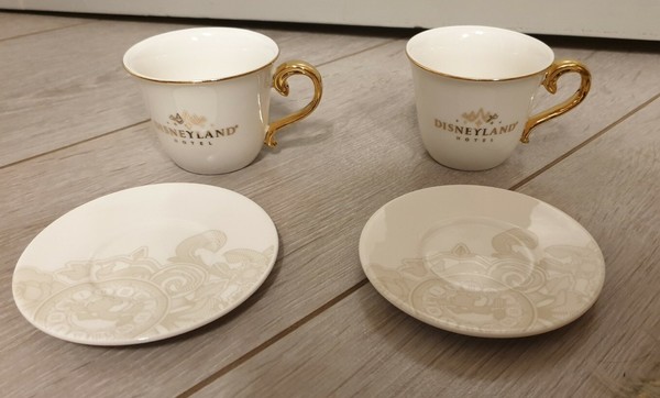 2 Tassen Kaffee + Untertassen Porzellan / Porcelain Coffee Saucers Disneyland-image