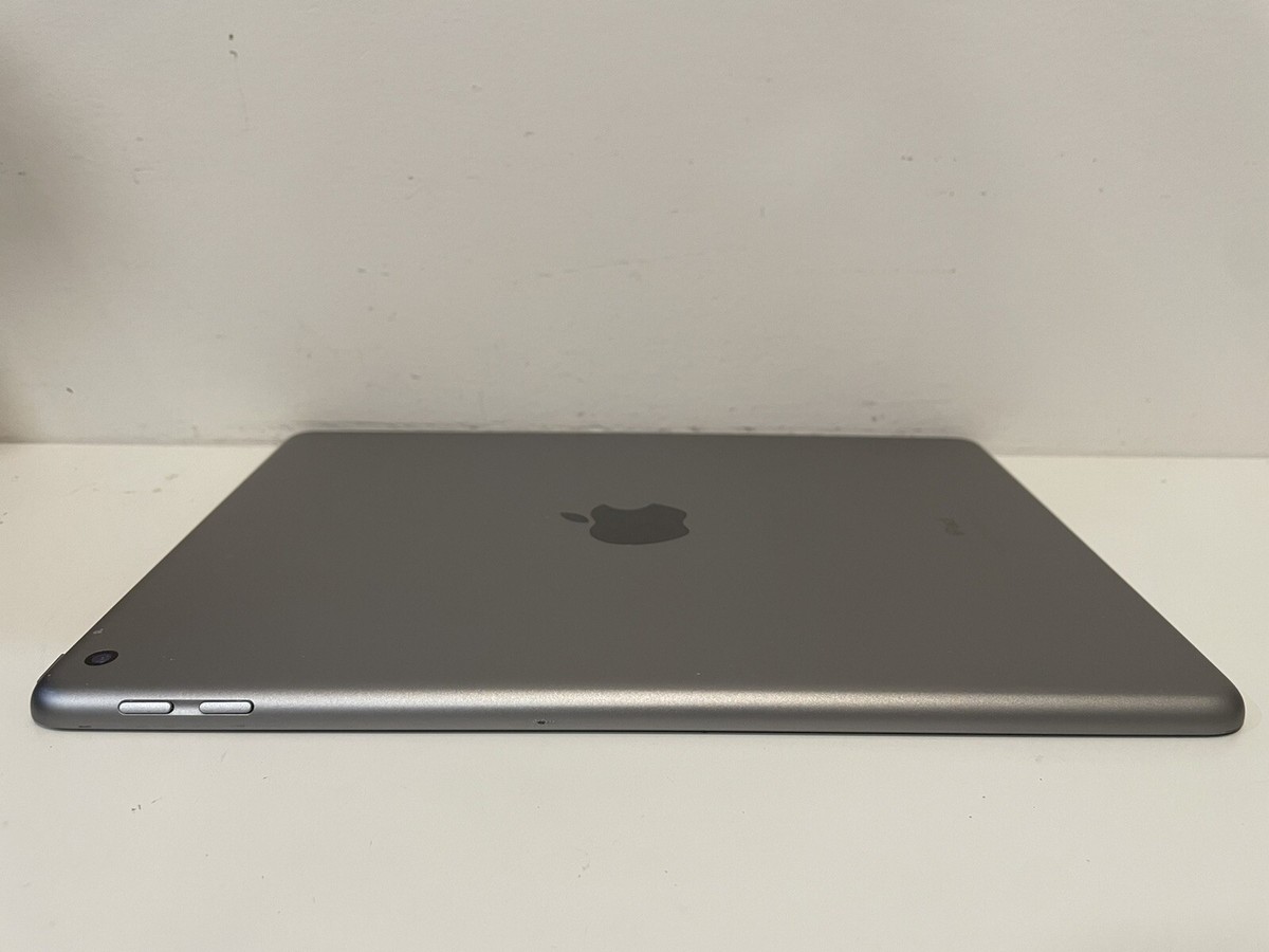 Apple iPad 5th Gen 32GB, Wi-Fi, 9.7 inch - Space Gray