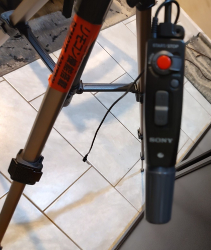Sony VCT-670RM Remote Control Tripod for Sony Cameras & Camcorders - Picture 6 of 10