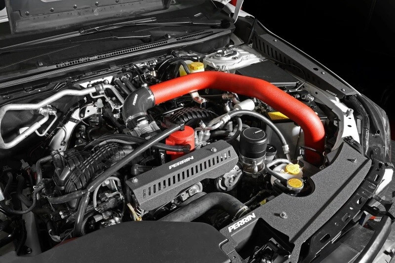 Kit intercooler de montaje frontal Perrin PSP-ITR-441SL/RD para 22-24 Subaru WRX Foto 3 de 4