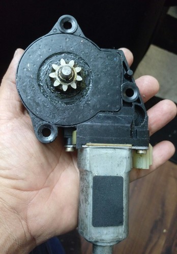 Passenger Right Power Window Motor OMD USED 742-713 for Hyundai Elantra 01-06 - Picture 6 of 6