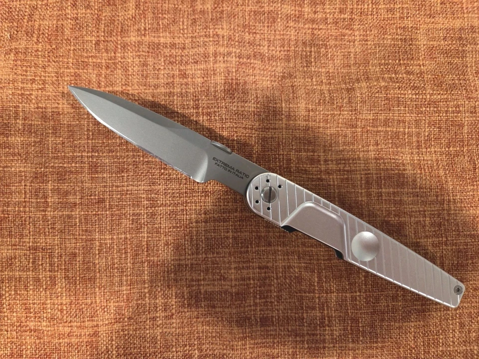 Cuchillo plegable de aluminio lateral Extrema Ratio LKU01 Urban Linerlock N690 243 USDAR Foto 4 de 4