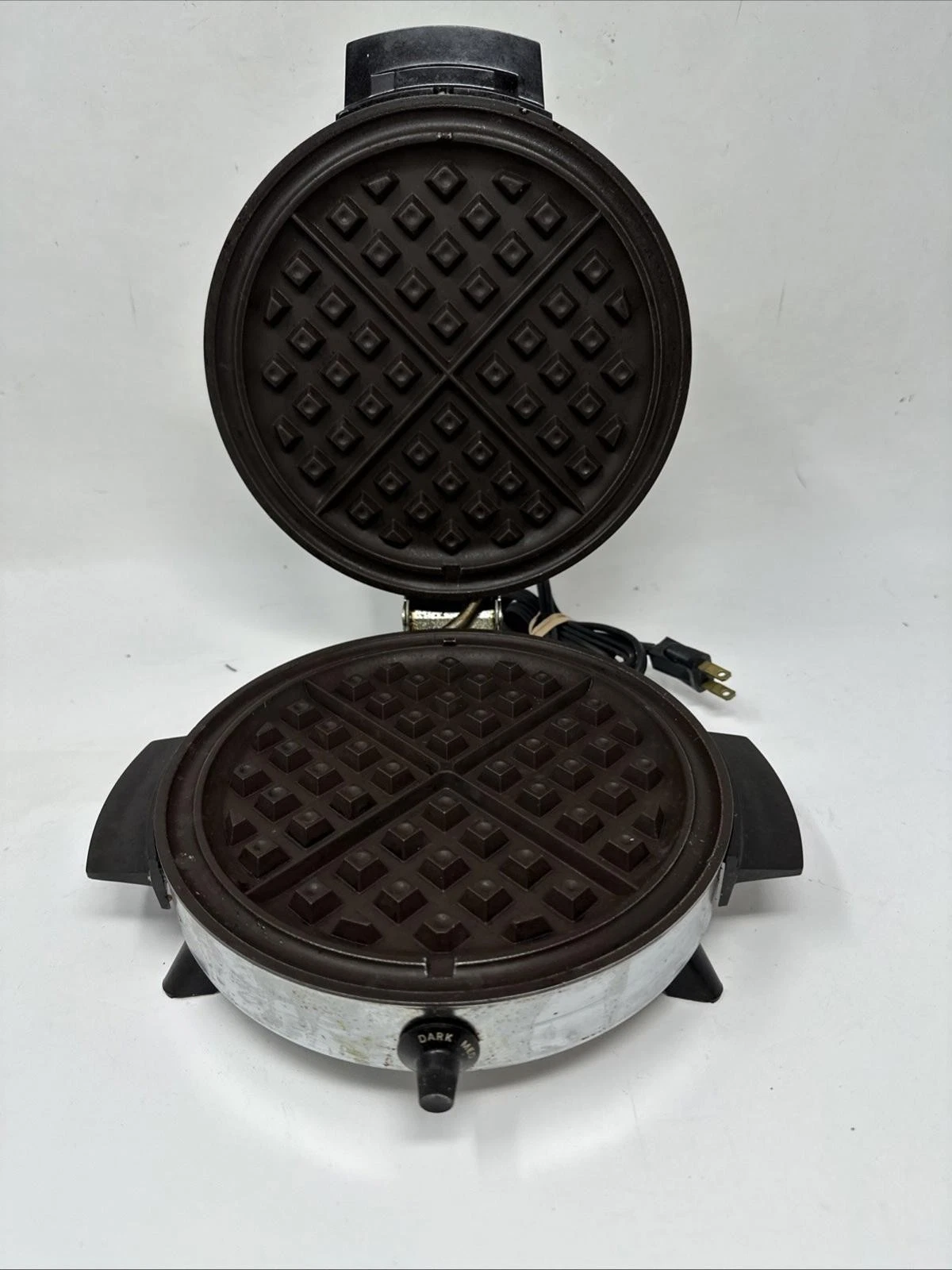 Vintage Toastmaster Waffle Iron Maker Non Stick Chrome W252C Round 8' Tested