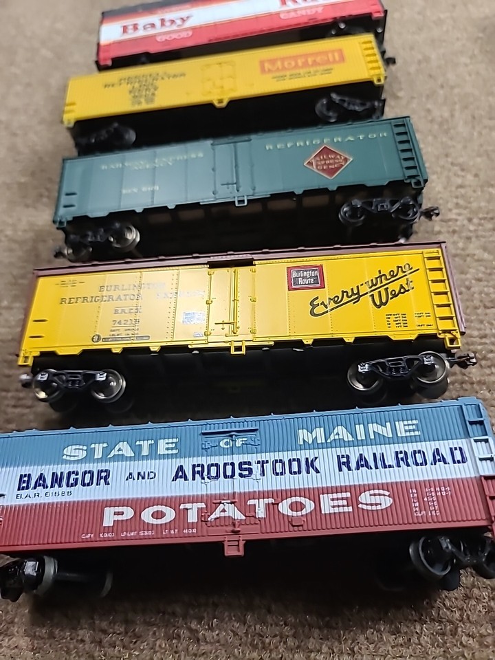 HO Model Train Car 5 Mixed Car Lot Of Railroad Cars Baby Ruth Bamger