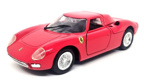 Revell 1/24 - Ferrari 250 LM Red Diecast Scale Model Car - Picture 2 of 6