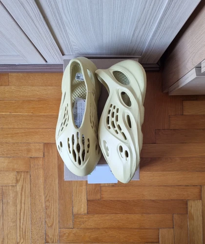 Adidas Yeezy Foam RNNR Sulfur  EU 46