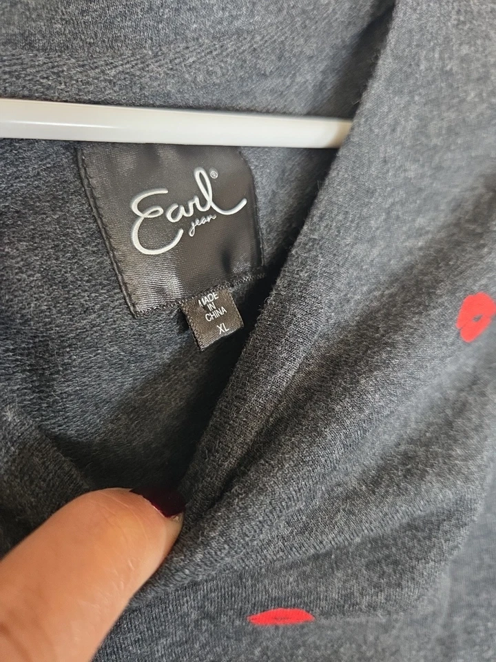 Top Earl Jean Mujer XL Gris Labios Cortos Novedad Estampado Tejido Manga Larga Foto 2 de 4