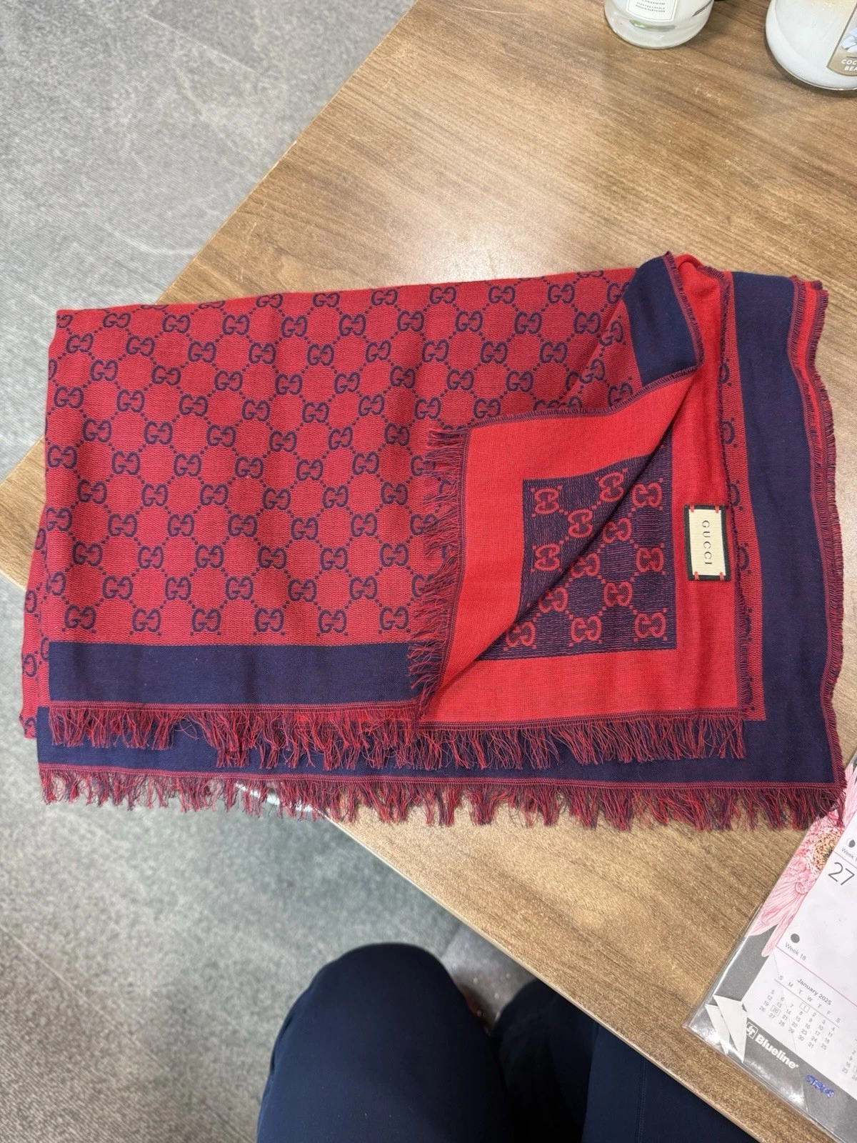 Foulard Gucci rouge et bleu laine 