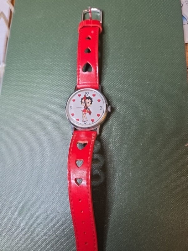 Vintage 1980's Betty Boop Quartz Watch Red Hearts Cutout Band - Needs Battery 