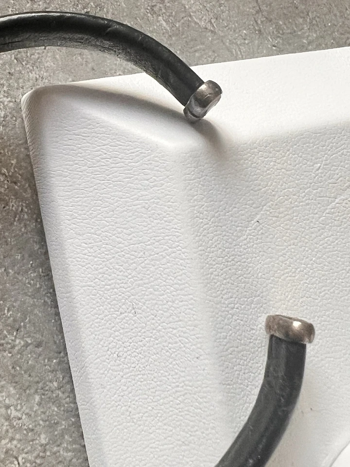 brazalete brazalete cuero negro y metal mixto con tonos cobre y plata Foto 3 de 4