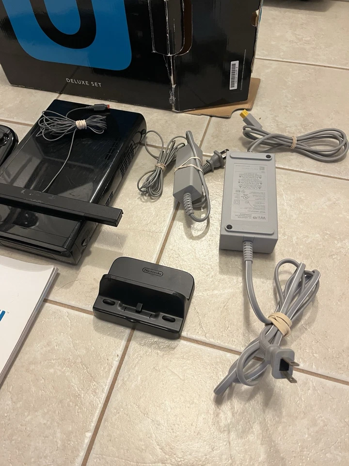 Nintendo Wii U 32GB Nintendo Land Deluxe Set - CIB COMPLETE IN BOX - Image 3 of 4