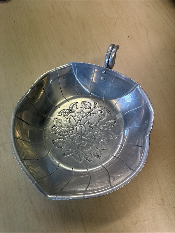 Vintage Aluminum World Hand Forged Serving Bowl  Flower Details 
