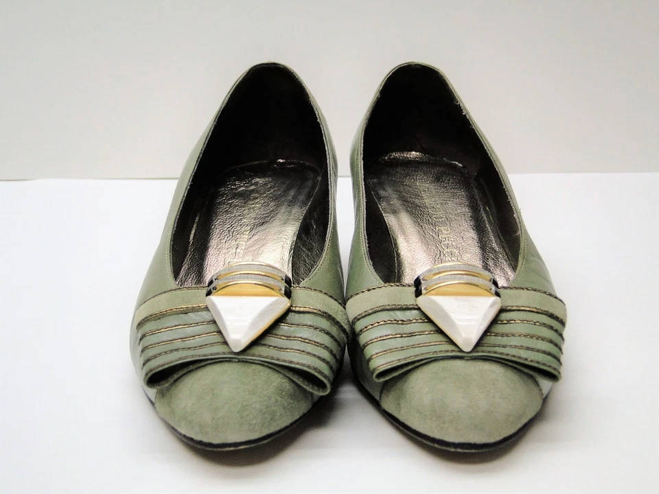 Zapatos de salón Berardo Pucci de cuero con puntera talla 5 1/2  Foto 3 de 4