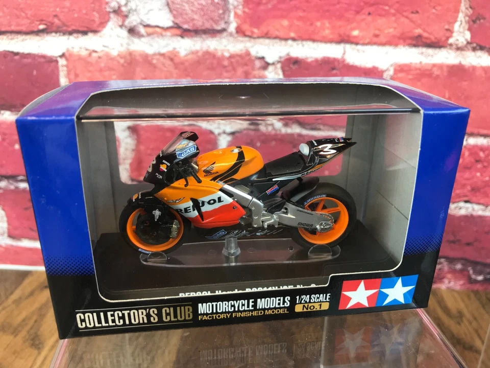 Nuevo en caja - 2 Tamiya Collector's Club 2005 Team Movistar & Respol Honda RC211V #15 #3 Foto 2 de 4