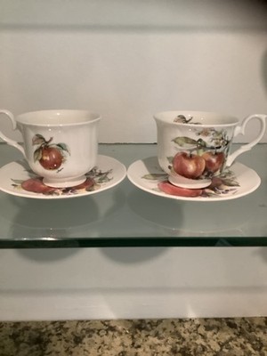 Hand Painted Royal Court DUCHESS Bone China Apples And Berry 2 cup,saucers sets 