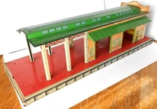 MARX FREIGHT TERMINAL TIN LITHO TRAIN STATION.   LIONEL COMPATIBLE.  6- PICTURE.