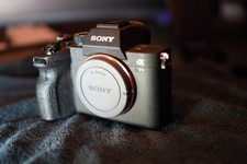 Sony A7R IV 35mm Full-Frame Camera with 61.0MP - (Body Only) - Low shutter count