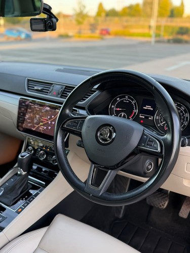 Skoda Superb 2018 2.0tdi 190hp Diesel  Estate - Picture 17 of 23