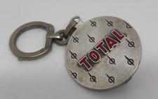 PORTE CLÉ   HUILE ESSENCE TOTAL pince a billets  AUGIS