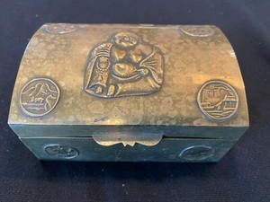 EARLY 20TH CENTURY CHINESE BRASS BOX WITH CONTOURED LID