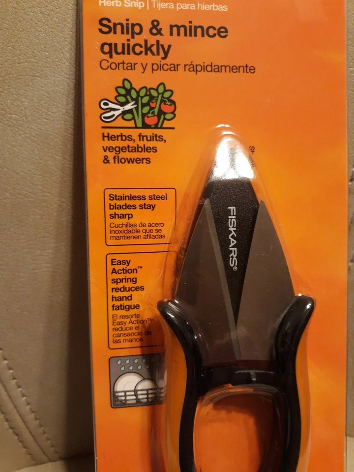 Fiskars Herb, Fruits, Vegetables & Flowers Snip With Sheath NEW - Image 3 of 4
