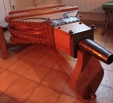  Soufflet de forge début 1900, avec support pour table basse, très bon état