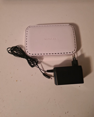 Netgear 8 Port Switch FS608 V3 - 10/100 Mbps Plug & Play Weiß LAN