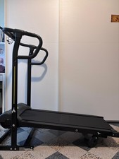 Tapis roulant. Mai usato. Richiudibile. Solo per camminata in pendenza 