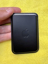 Leather Wallet with MagSafe for iPhone Midnight Black MMOY3ZM/A