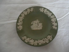 Wedgwood green jasperware cherub & ladies ashtray
