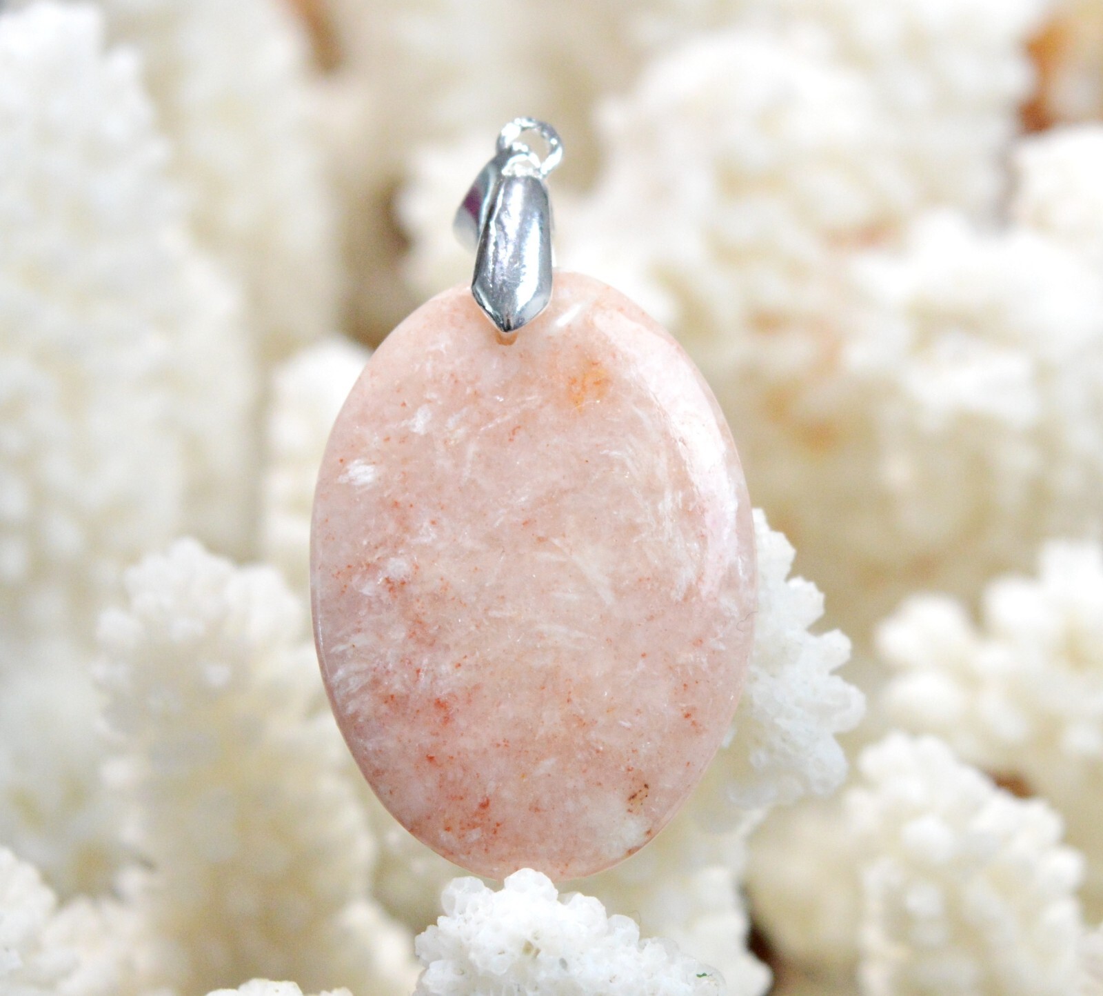 Pendentif quartz fraise 39 carats, la pierre naturelle idéale pour un cadeau d'anniversaire