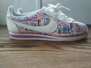 nike cortez print women's