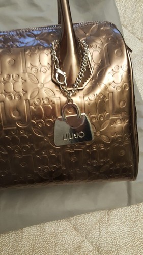 Borsa a mano Bauletto Liu Jo linea Melanie in vernice color marrone bronzo - Foto 2 di 14