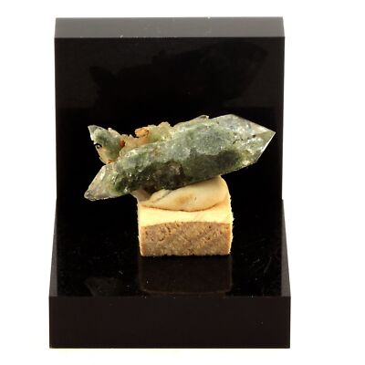 Steine und Mineralien. Quarz, Chlorit. 37,8 ct. La Léchère, Tarentaise, Savoie,