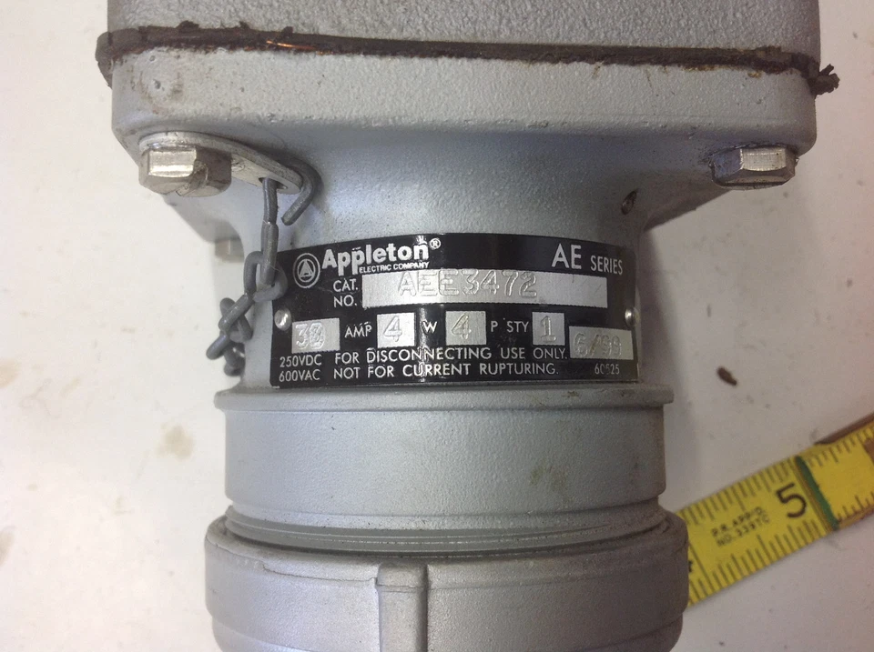 Appleton AEE3472 Pin & Sleeve Receptáculo 30A, 4W, 4P, 600VAC, 250VDC, NUEVO Foto 2 de 4