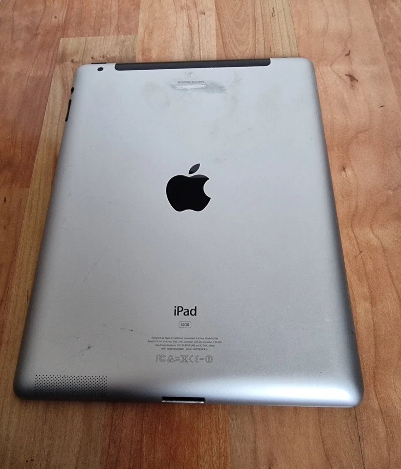 Apple iPad 2 A1396 in silber-schwarz ( defekt ) - Bild 3 von 3