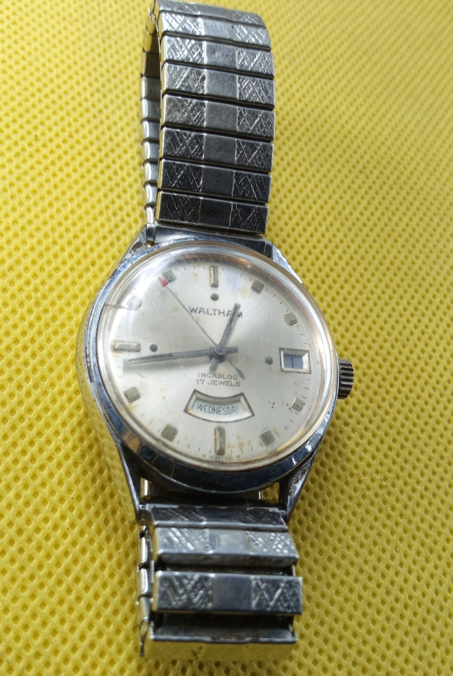 Manual Wind Watch 33 Date Made mm. Watch Wrist Vintage Swiss Waltham Co Mens - vintagewatches.pk