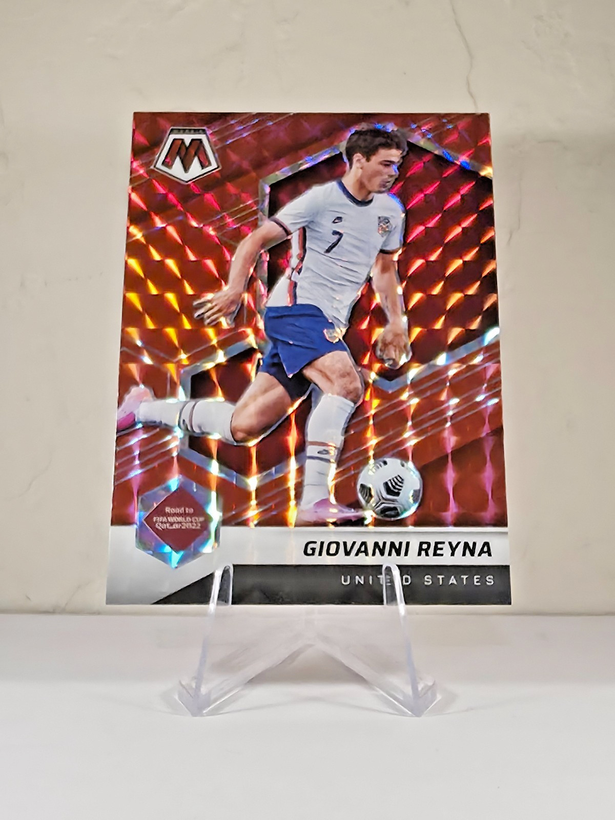 2021-22 Panini Mosaic FIFA Road to World Cup #104 Giovanni Reyna Red Prizm USA