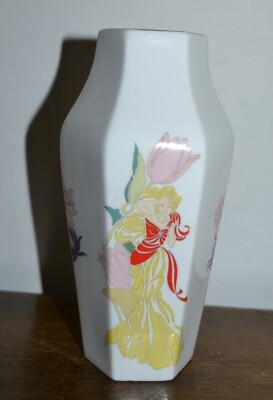 Crown Staffordshire Fine Bone China Jugendstil Vase ''Les Belles Femmes''