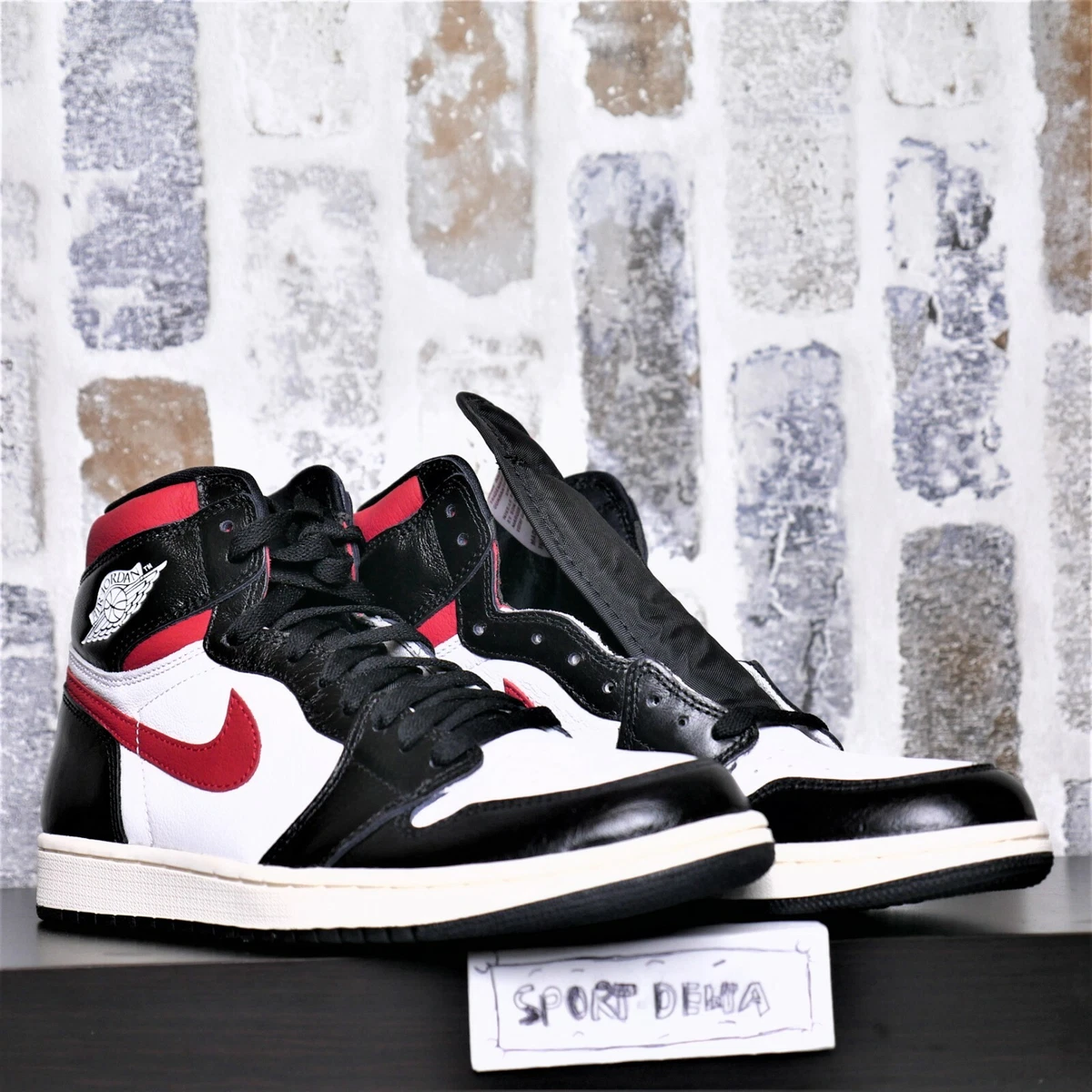 Nike Air Jordan 1 Retro High Black Gym Red 555088 061 Men s sz 8.5 New in Box