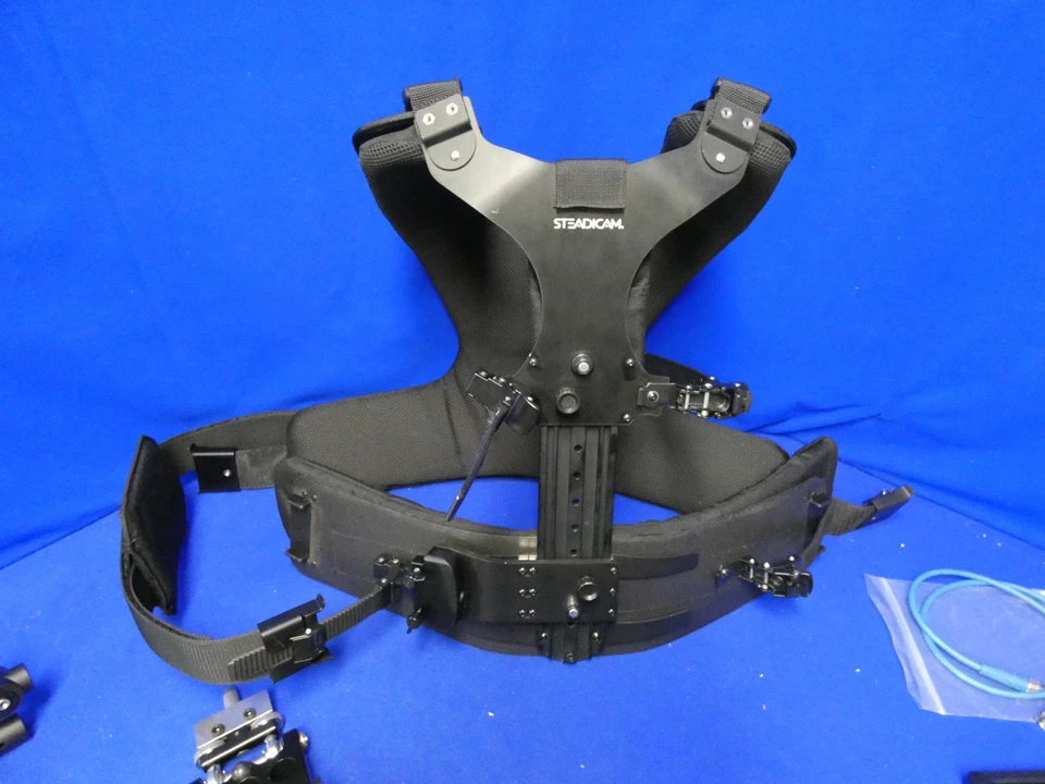 Sistema estabilizador de cámara Steadicam Zephyr HD con chaleco, monitor de 7", estuche rígido, bonito Foto 3 de 4