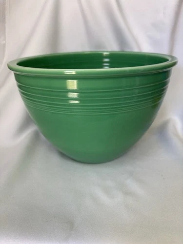 Vintage Fiesta *Light Green* #6 Mixing Bowl *Beautiful Condition*