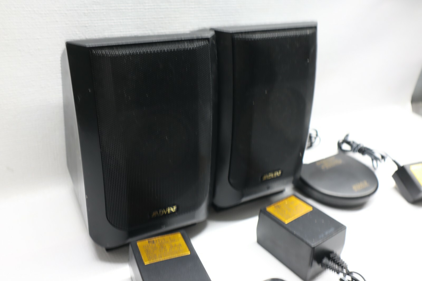 advent aw870 wireless powered speakers