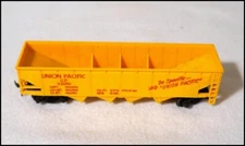 HO Scale Model Train Railcar Hopper Union Pacific Railroad Car #62040 #R1201