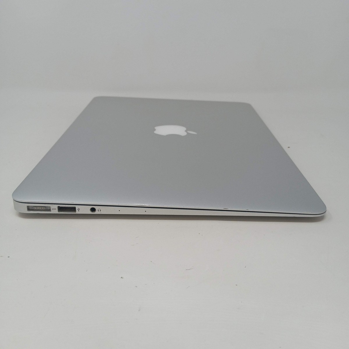 Apple MacBook Air A1466 2017 i5 8GB シルバー Apple MacBook Air 13