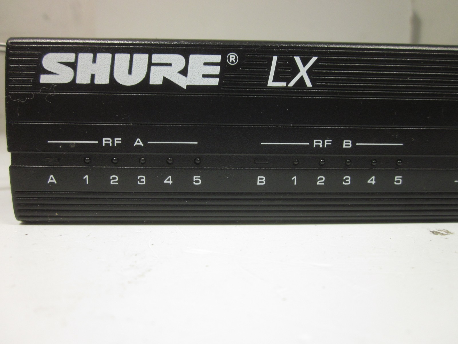 Shure LX4 Wireless Receiver 208.200 MHz Does Not Have A Power Supply
